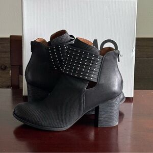 -MOMO Black Ankle Boots with Studded Strap Women’s Size 11